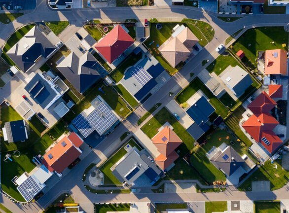 Oblicz swój potencjał fotowoltaiczny i znajdź instalatora PV w Twojej okolicy.